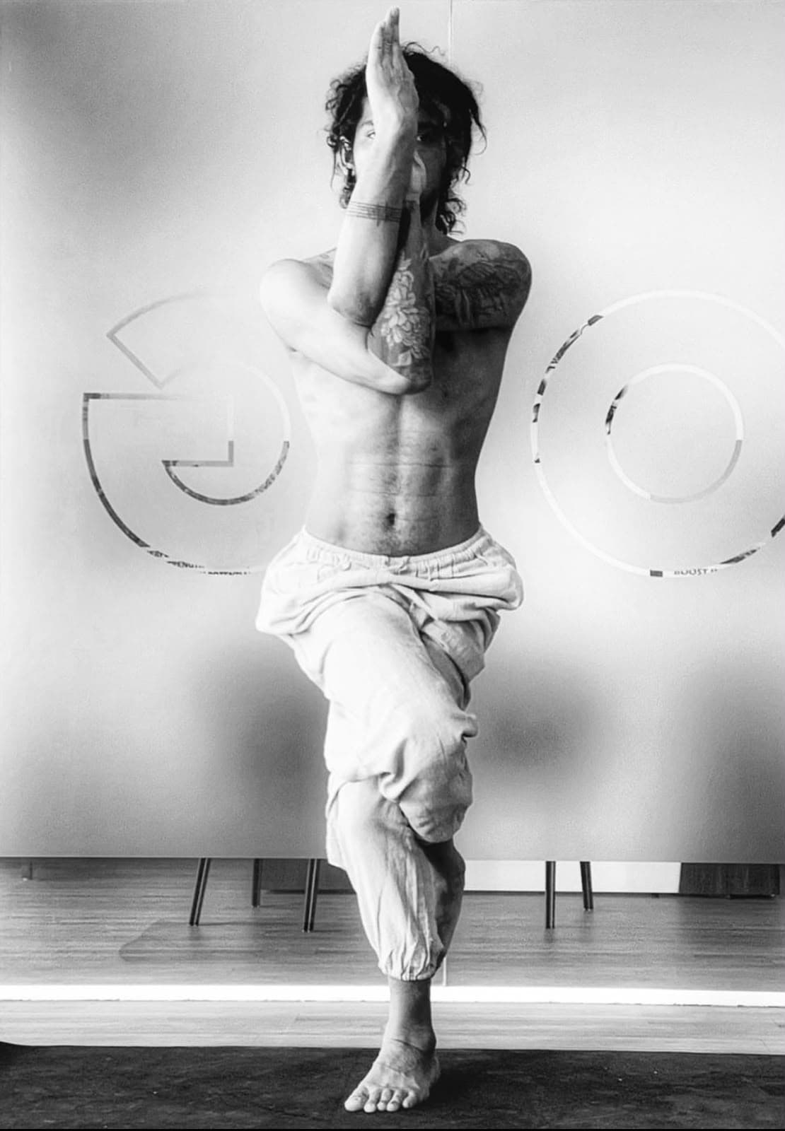 JATTAYOU in a focused balance posture